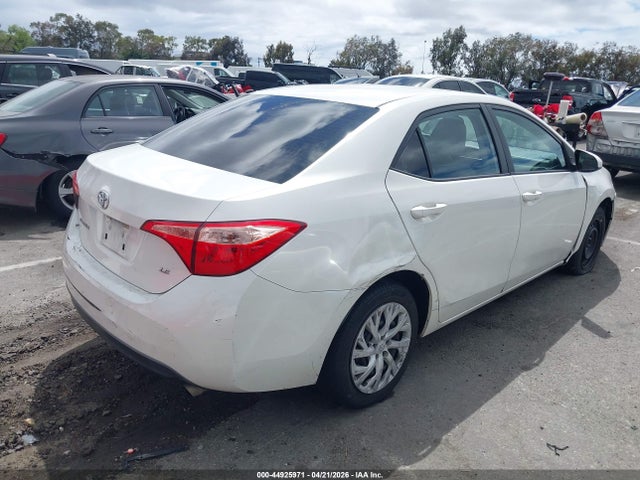 Toyota COROLLA LE 2018 5YFBURHE3JP813325 Image 4