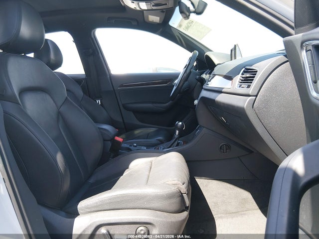 WA1JCCFS5JR002985 Audi Q3 2.0t Premium/2.0t Sport Premium
