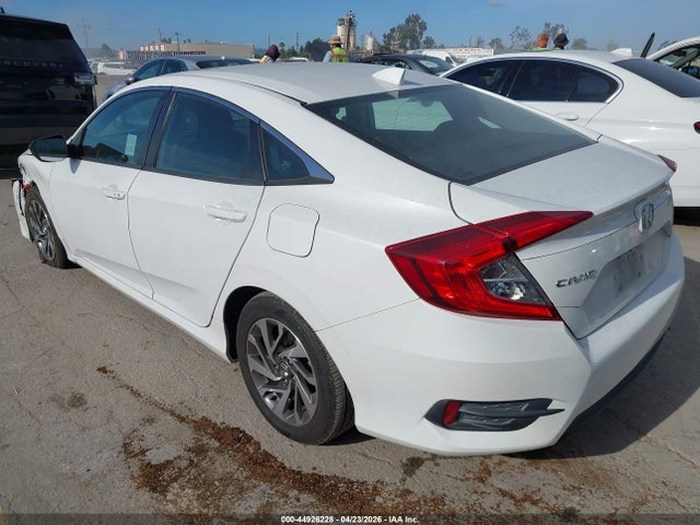 Honda CIVIC EX 2018 2HGFC2F79JH521332 Image 3