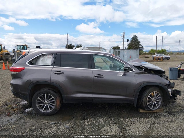 5TDJGRFH5KS059756 Toyota Highlander Hybrid Xle