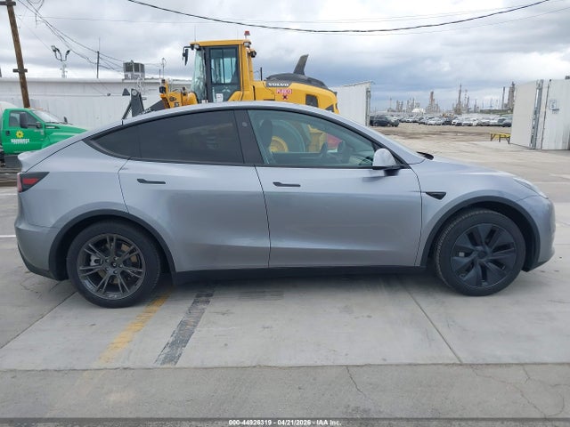 2024 Tesla Model Y Long Range Dual Motor All-wheel Drive მანქანა იყიდება აუქციონზე, vin: 7SAYGDEE8RA310793, აუქციონის ნომერი: 44926319