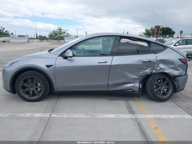 2024 Tesla Model Y Long Range Dual Motor All-wheel Drive მანქანა იყიდება აუქციონზე, vin: 7SAYGDEE8RA310793, აუქციონის ნომერი: 44926319