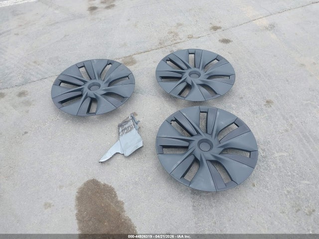 2024 Tesla Model Y Long Range Dual Motor All-wheel Drive მანქანა იყიდება აუქციონზე, vin: 7SAYGDEE8RA310793, აუქციონის ნომერი: 44926319