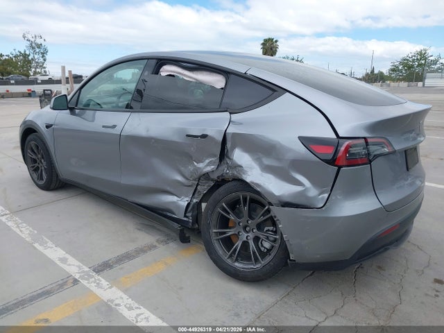 2024 Tesla Model Y Long Range Dual Motor All-wheel Drive მანქანა იყიდება აუქციონზე, vin: 7SAYGDEE8RA310793, აუქციონის ნომერი: 44926319