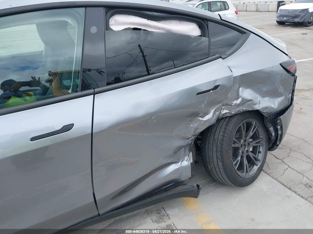 2024 Tesla Model Y Long Range Dual Motor All-wheel Drive მანქანა იყიდება აუქციონზე, vin: 7SAYGDEE8RA310793, აუქციონის ნომერი: 44926319