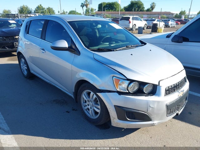 44926430 :رقم المزاد ، 1G1JC6SH8G4149835 vin ، 2016 Chevrolet Sonic Lt Auto مزاد بيع