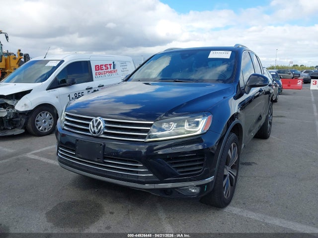 2017 Volkswagen Touareg V6 Wolfsburg Edition მანქანა იყიდება აუქციონზე, vin: WVGRF7BP3HD002785, აუქციონის ნომერი: 44926448