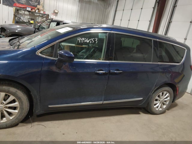Продажа на аукционе авто 2018 Chrysler Pacifica Touring L, vin: 2C4RC1BG8JR128279, номер лота: 44926553