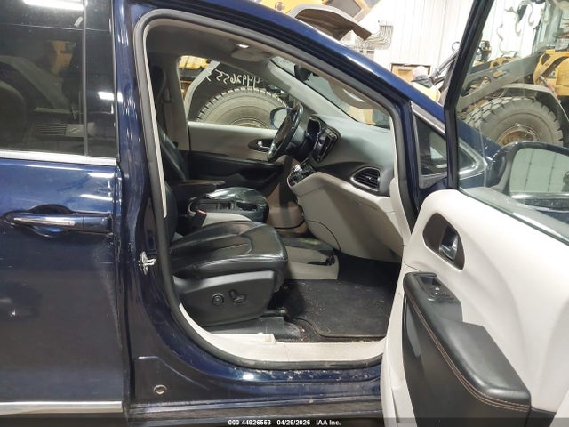 Продажа на аукционе авто 2018 Chrysler Pacifica Touring L, vin: 2C4RC1BG8JR128279, номер лота: 44926553