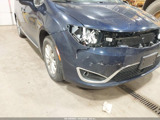 Продажа на аукционе авто 2018 Chrysler Pacifica Touring L, vin: 2C4RC1BG8JR128279, номер лота: 44926553