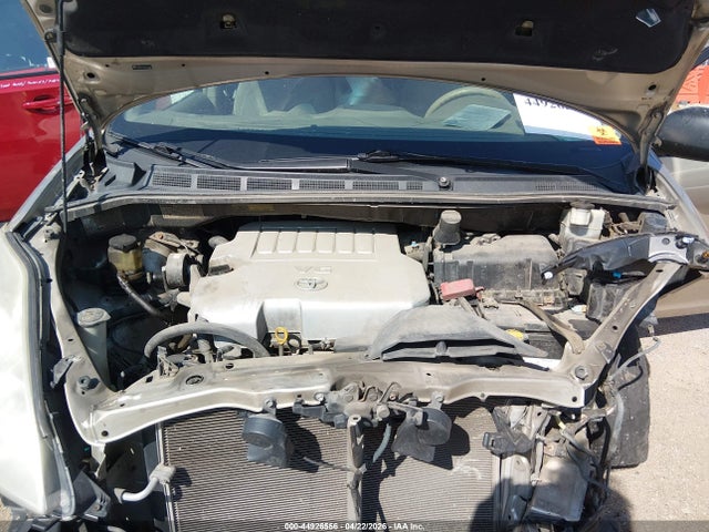 44926556 :رقم المزاد ، 5TDKK4CC3AS315731 vin ، 2010 Toyota Sienna Le مزاد بيع