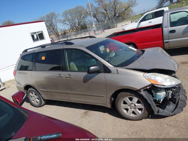 44926556 :رقم المزاد ، 5TDKK4CC3AS315731 vin ، 2010 Toyota Sienna Le مزاد بيع