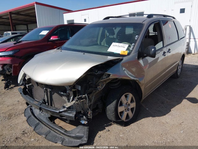 44926556 :رقم المزاد ، 5TDKK4CC3AS315731 vin ، 2010 Toyota Sienna Le مزاد بيع