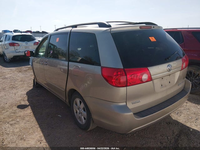 44926556 :رقم المزاد ، 5TDKK4CC3AS315731 vin ، 2010 Toyota Sienna Le مزاد بيع
