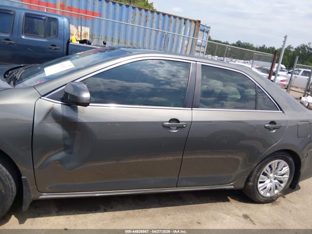 44926567 :رقم المزاد ، 4T4BF1FK0ER428433 vin ، 2014 Toyota Camry Le مزاد بيع