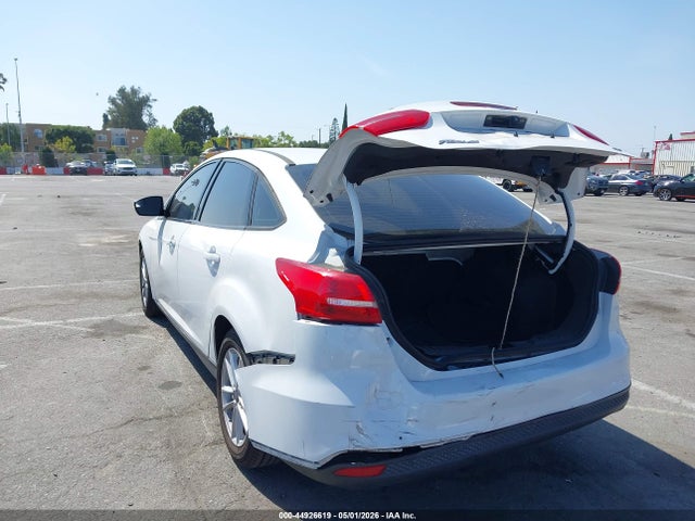 Ford FOCUS SE 2017 1FADP3F26HL285505 Image 3