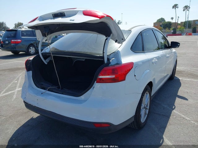 Ford FOCUS SE 2017 1FADP3F26HL285505 Image 4