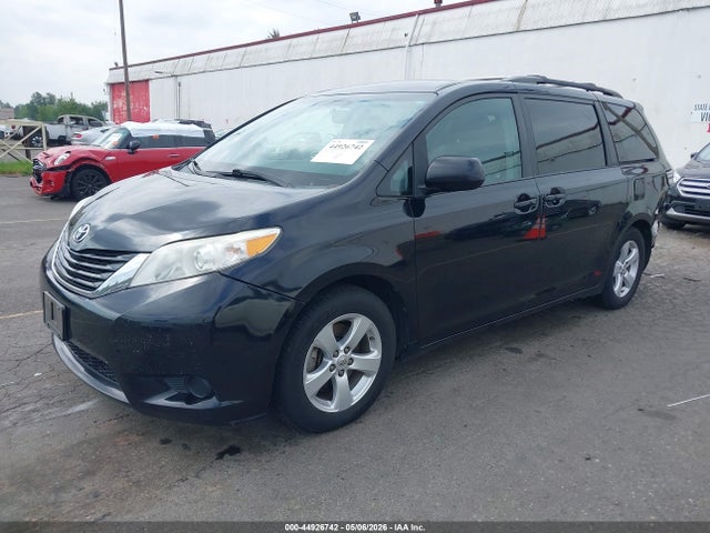 Toyota Sienna Le 8 Passenger 2015 5TDKK3DC9FS577902 Image 2