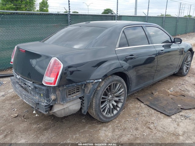 2013 Chrysler 300c John Varvatos Limited Edition მანქანა იყიდება აუქციონზე, vin: 2C3CCADT1DH691558, აუქციონის ნომერი: 44927059