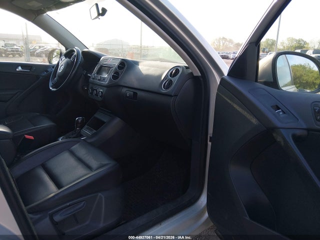 2011 Volkswagen Tiguan Se მანქანა იყიდება აუქციონზე, vin: WVGBV7AX1BW548292, აუქციონის ნომერი: 44927061
