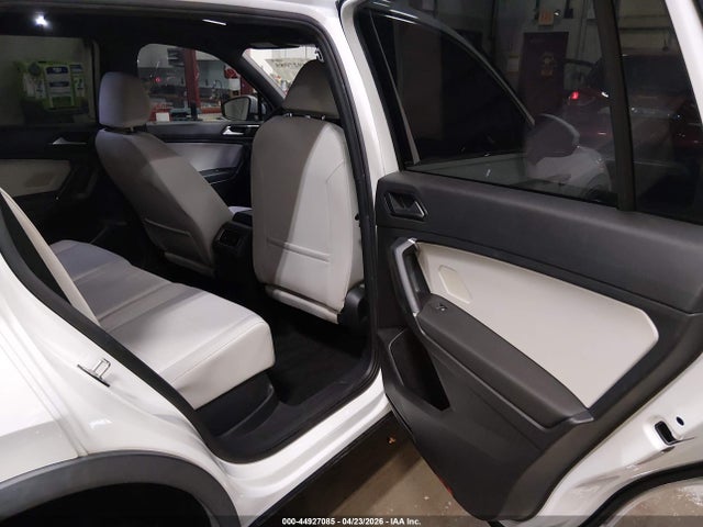 3VV2B7AX1JM146821 Volkswagen Tiguan 2.0t Se/2.0t Sel