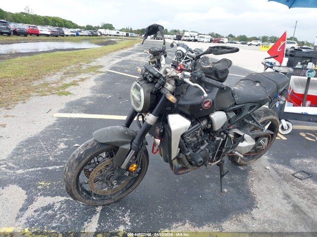44927146 :رقم المزاد ، JH2SC801XJK000026 vin ، 2018 Honda Cb1000 Ra مزاد بيع