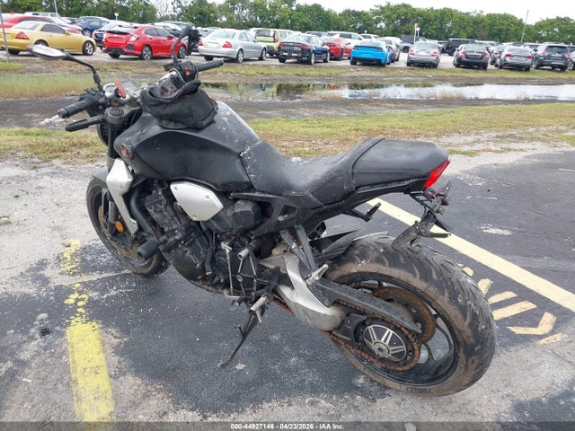44927146 :رقم المزاد ، JH2SC801XJK000026 vin ، 2018 Honda Cb1000 Ra مزاد بيع