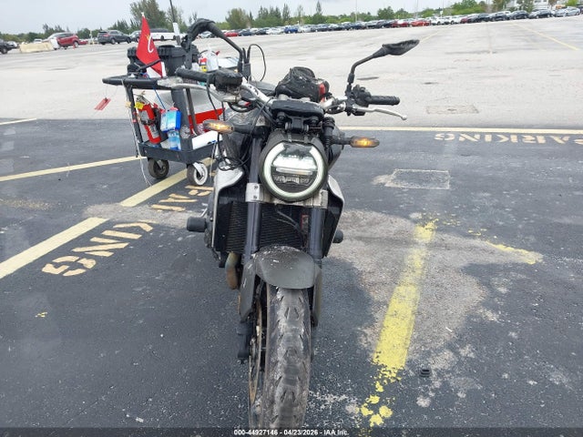 44927146 :رقم المزاد ، JH2SC801XJK000026 vin ، 2018 Honda Cb1000 Ra مزاد بيع