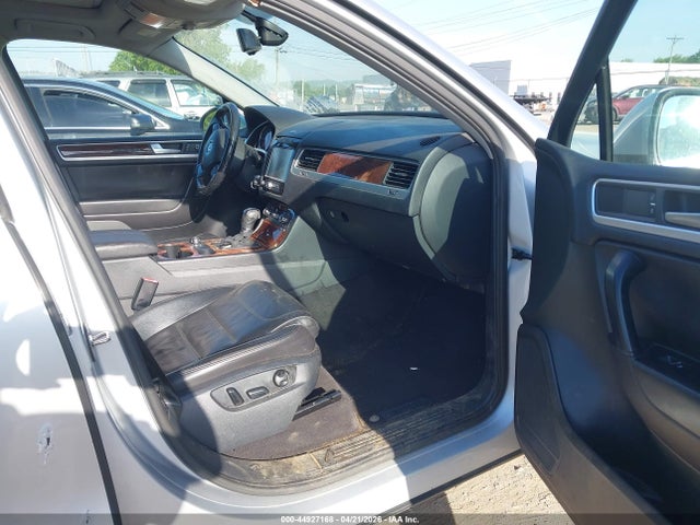 44927168 :رقم المزاد ، WVGFK9BP7CD002890 vin ، 2012 Volkswagen Touareg Tdi Lux مزاد بيع