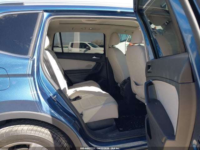 44927211 :رقم المزاد ، 3VV4B7AX8JM029648 vin ، 2018 Volkswagen Tiguan 2.0t Sel Premium مزاد بيع