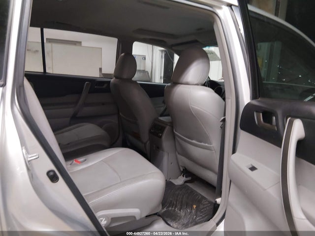 2010 Toyota Highlander Se V6 მანქანა იყიდება აუქციონზე, vin: 5TDJK3EH3AS015671, აუქციონის ნომერი: 44927260