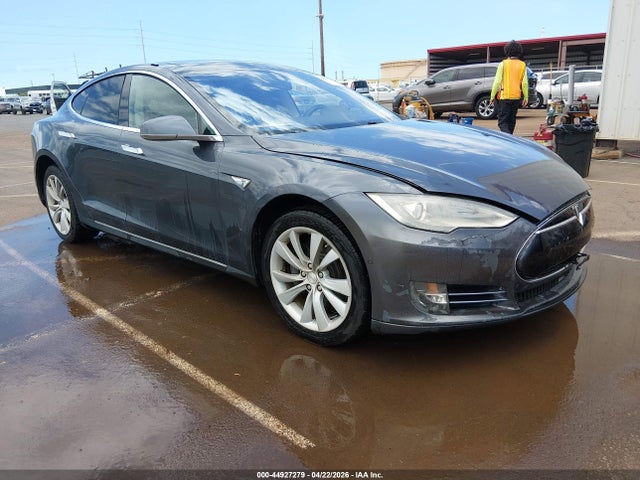 Tesla MODEL S 2015 5YJSA1H18FFP77092 главное изображение