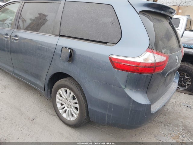 2015 Toyota Sienna Xle Premium 8 Passenger მანქანა იყიდება აუქციონზე, vin: 5TDYK3DC9FS639860, აუქციონის ნომერი: 44927302
