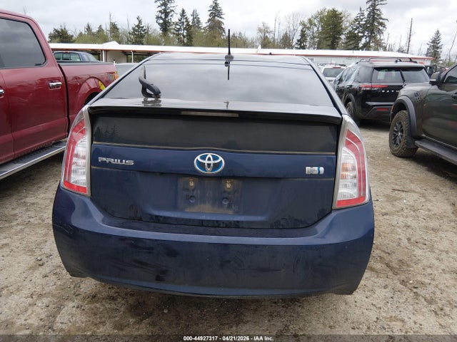 JTDKN3DU1F0477439 Toyota Prius Three