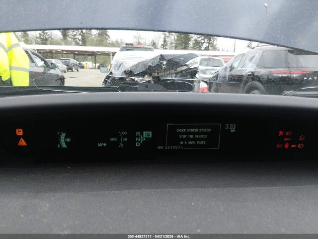JTDKN3DU1F0477439 Toyota Prius Three