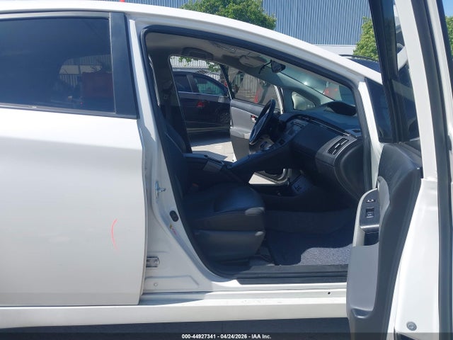 Toyota Prius Four 2014 JTDKN3DU4E0360680 Image 5