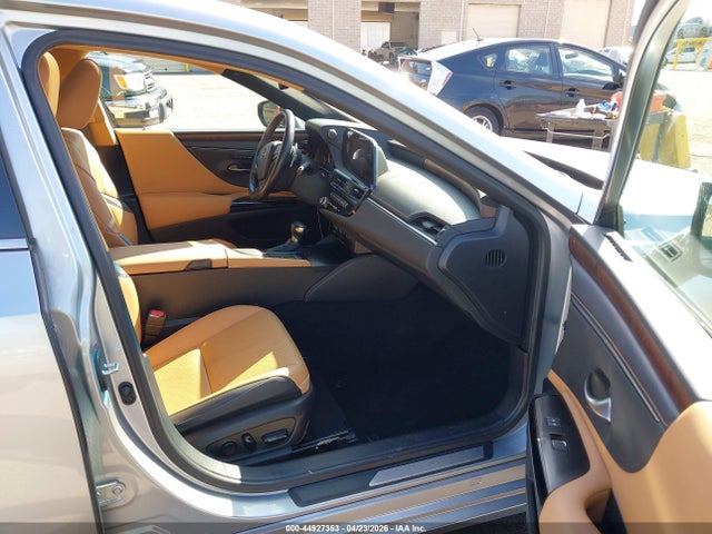 44927353 :رقم المزاد ، 58ADZ1B10NU117505 vin ، 2022 Lexus Es 350 مزاد بيع