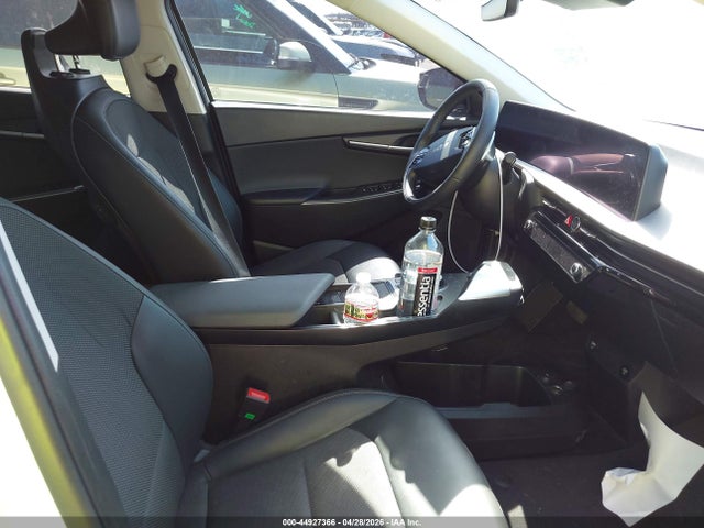 Продажа на аукционе авто 2024 Kia Ev6 Light Long Range, vin: KNDC34LA5R5224641, номер лота: 44927366