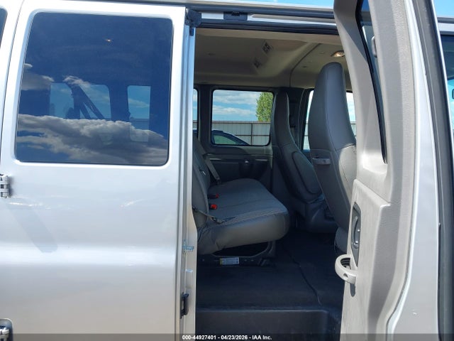 1GAZGPFG0J1299641 Chevrolet Express 3500 Lt