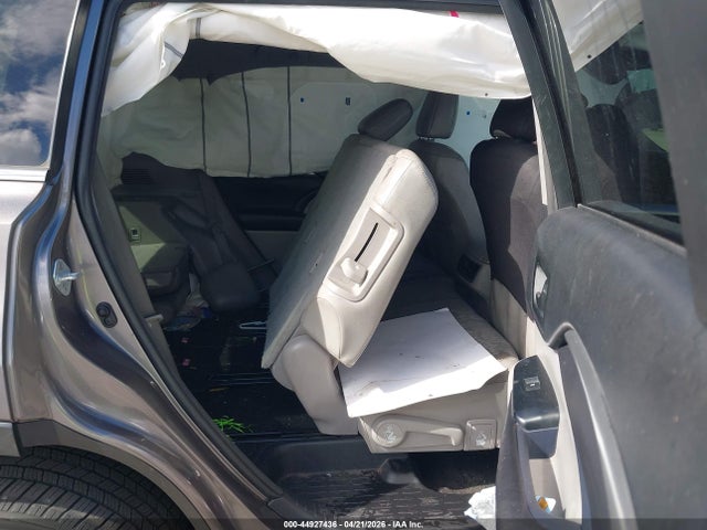5TDZKRFH2GS172055 Toyota Highlander Le Plus V6