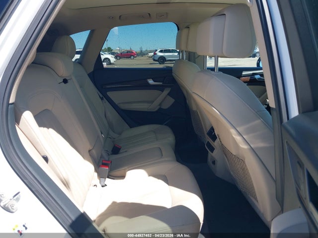 WA1BNAFY4K2105977 Audi Q5 45 Premium