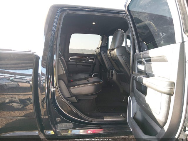 3C6UR5FL9MG632512 RAM 2500 Laramie 4x4 6&#039;4 Box
