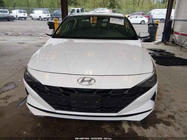 5NPLS4AGXNH071940 Hyundai ELANTRA SEL