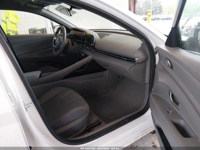 5NPLS4AGXNH071940 Hyundai ELANTRA SEL