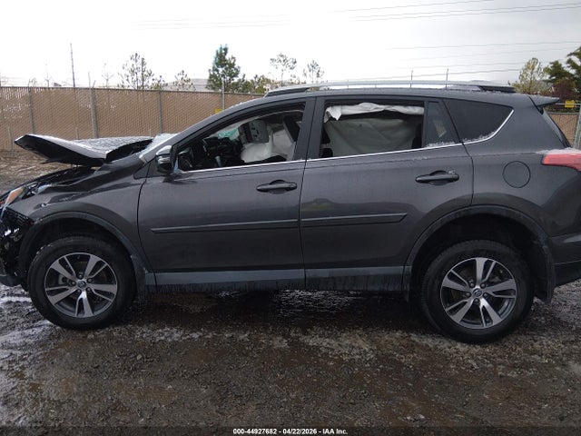 Toyota Rav4 Xle 2017 2T3RFREV6HW555637 Image 14