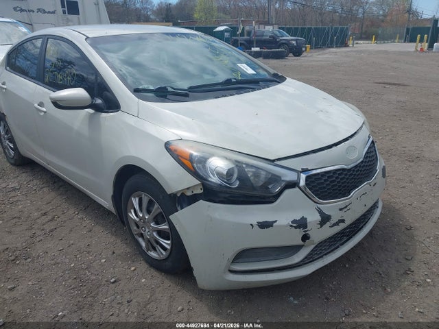 44927684 :رقم المزاد ، KNAFK4A66F5289523 vin ، 2015 Kia Forte Lx مزاد بيع