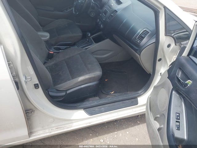 44927684 :رقم المزاد ، KNAFK4A66F5289523 vin ، 2015 Kia Forte Lx مزاد بيع