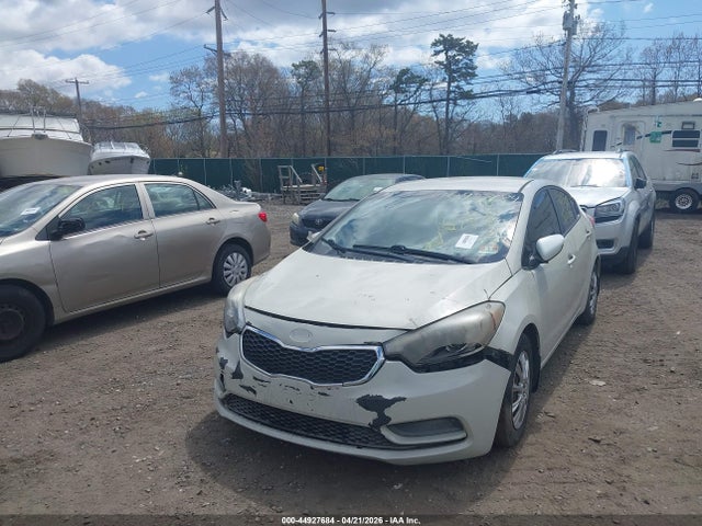 44927684 :رقم المزاد ، KNAFK4A66F5289523 vin ، 2015 Kia Forte Lx مزاد بيع