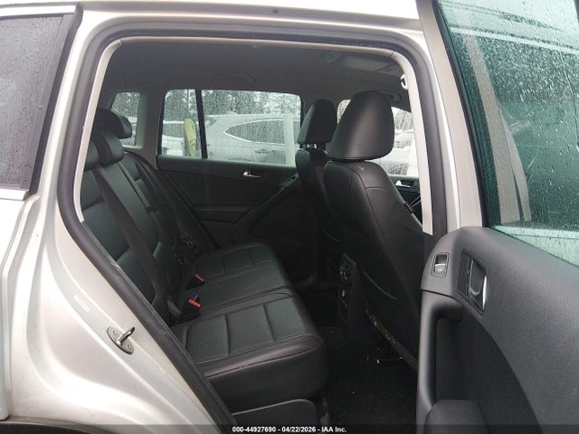 44927690 :رقم المزاد ، WVGBV7AX4BW528067 vin ، 2011 Volkswagen Tiguan Se مزاد بيع