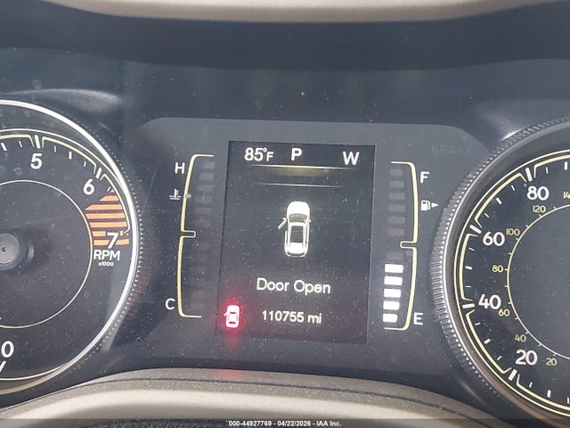 44927769 :رقم المزاد ، 1C4PJLCB4JD524398 vin ، 2018 Jeep Cherokee Latitude Fwd مزاد بيع